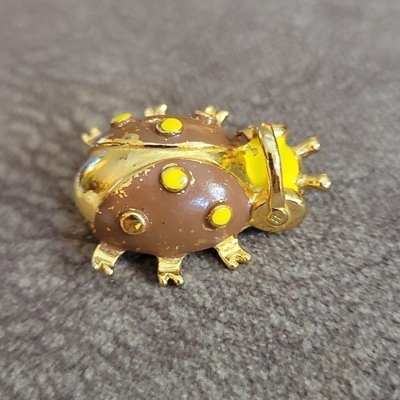 𝅺ALAN J 1980s Rare Ladybug Headphones Novelty Kidcore Brooch Pin - Picture 2 of 7